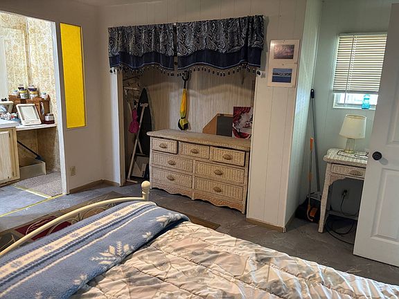 3rd image of 187 Rainbow Ln W