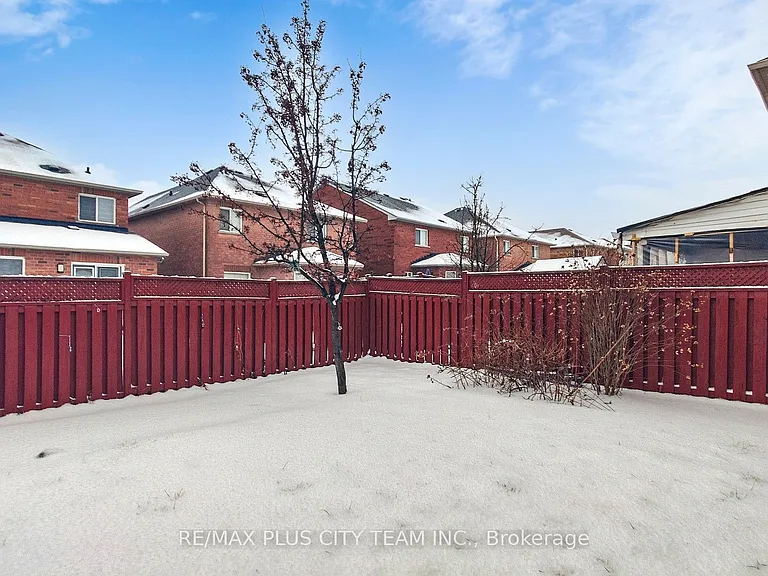 4 Slessor Ln — Photo 36