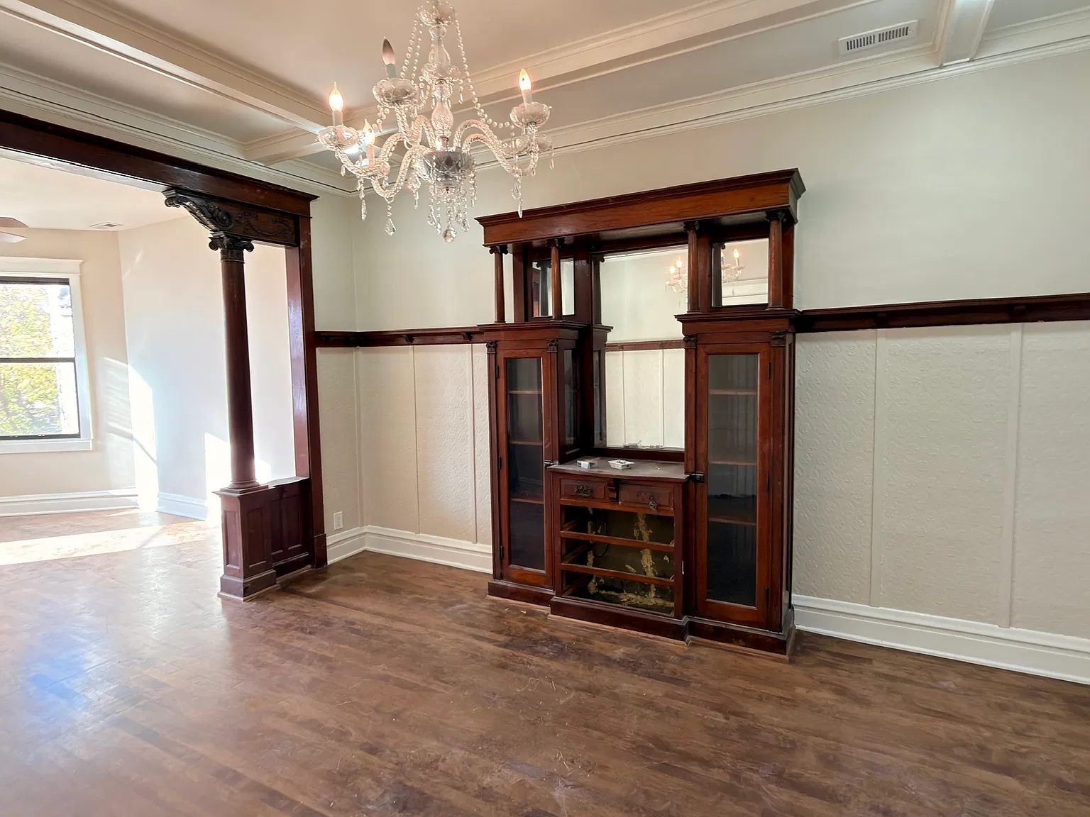 3 bed, 1000 sqft, $2,300 — Photo 3
