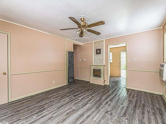 3rd image of 722 Graham Ave