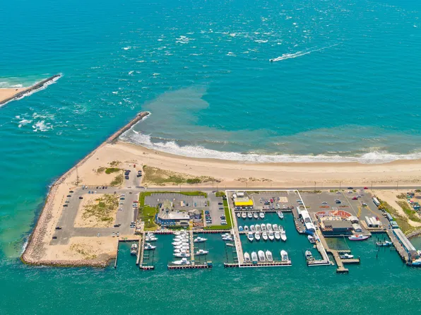 369 Dune Rd, Hampton Bays, NY 11946