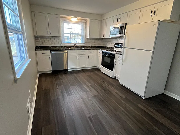 213 Magnolia Ave #B — Photo 2