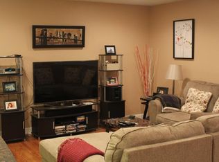 9601 Golf Rd APT 102, Des Plaines, IL 60016