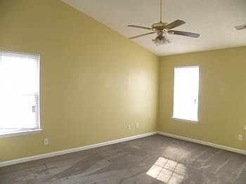 5th image of 620 Windsor Dr