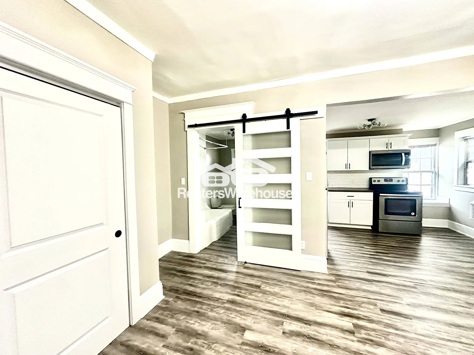 Studio Apartment — Photo 4