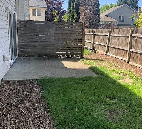 5th image of 4197 SE Oak St