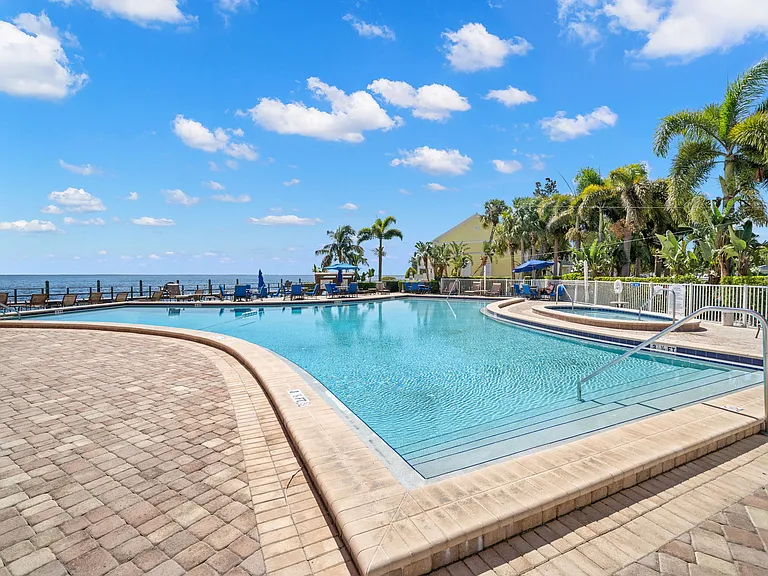 5243 Beach Dr SE #B — Photo 30