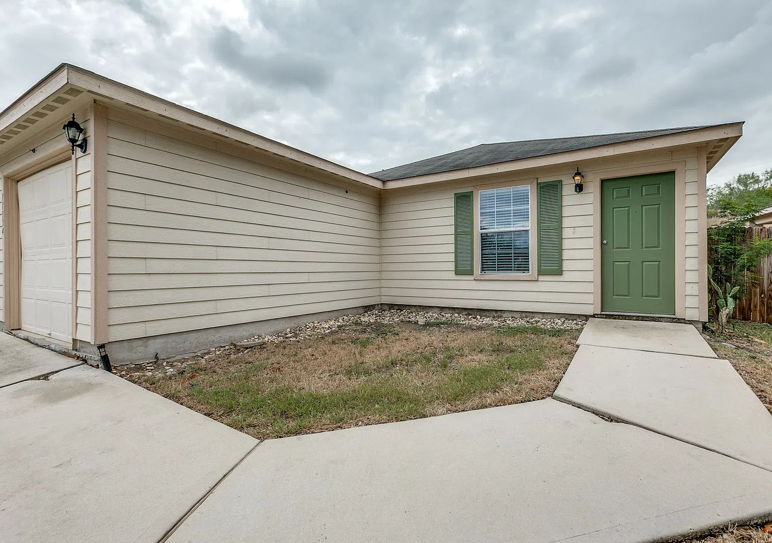 Charming 2- Bedroom in Canyon Crossing — Photo 2