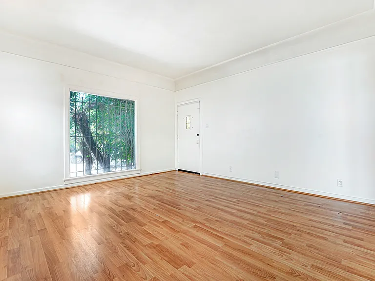 325 N Stanley Ave #327 — Photo 9