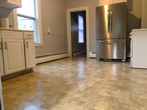 4th image of 272 Oak St #1