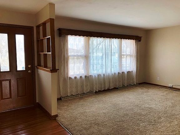2nd image of 2019 Cedar Pointe Dr