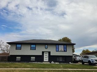 7573 Wright St, Merrillville, IN 46410