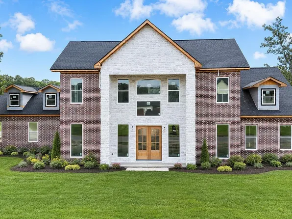 125 Carriage Ct, White Hall, AR 71602