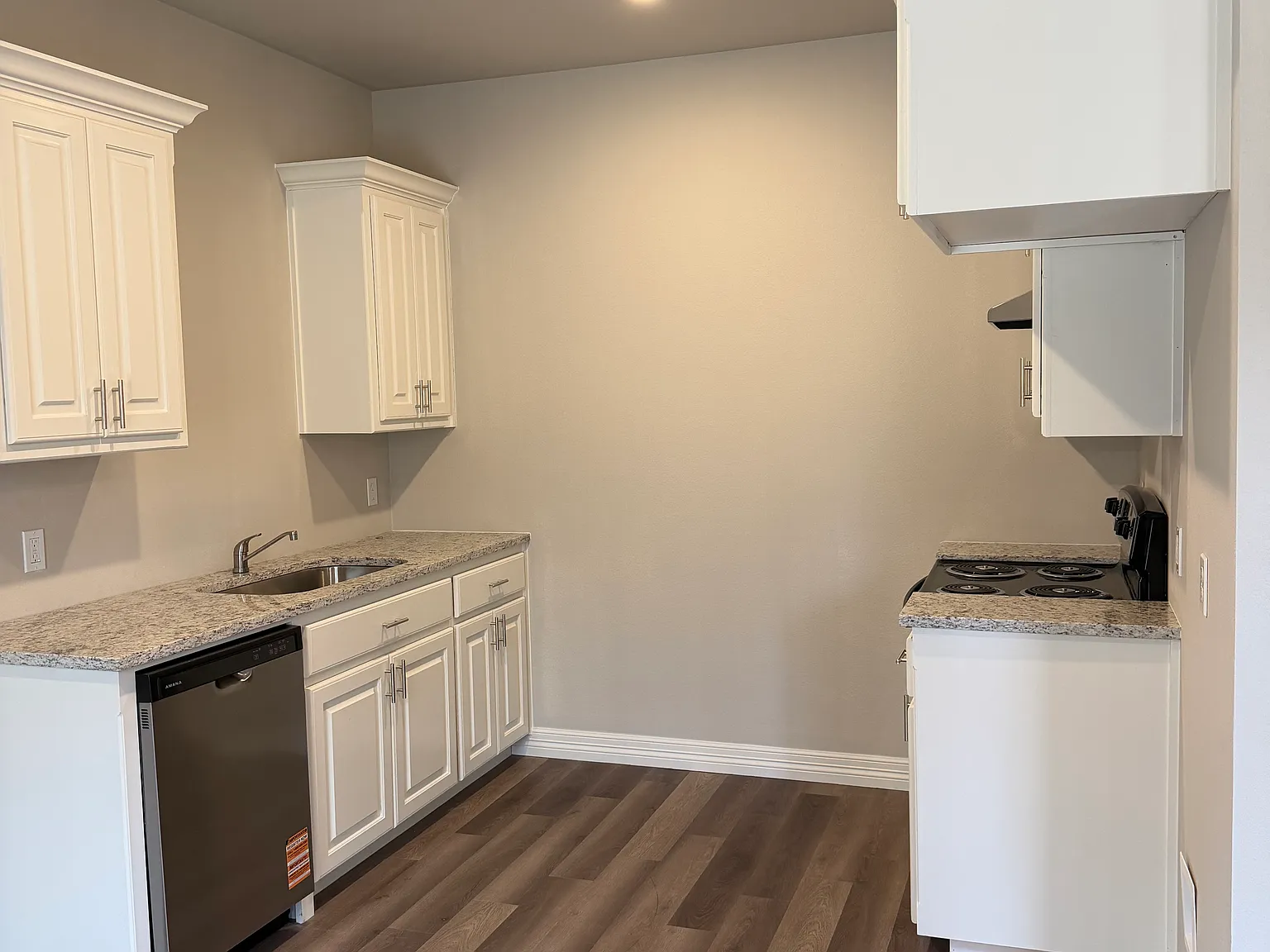 812 W Walnut St — Photo 3