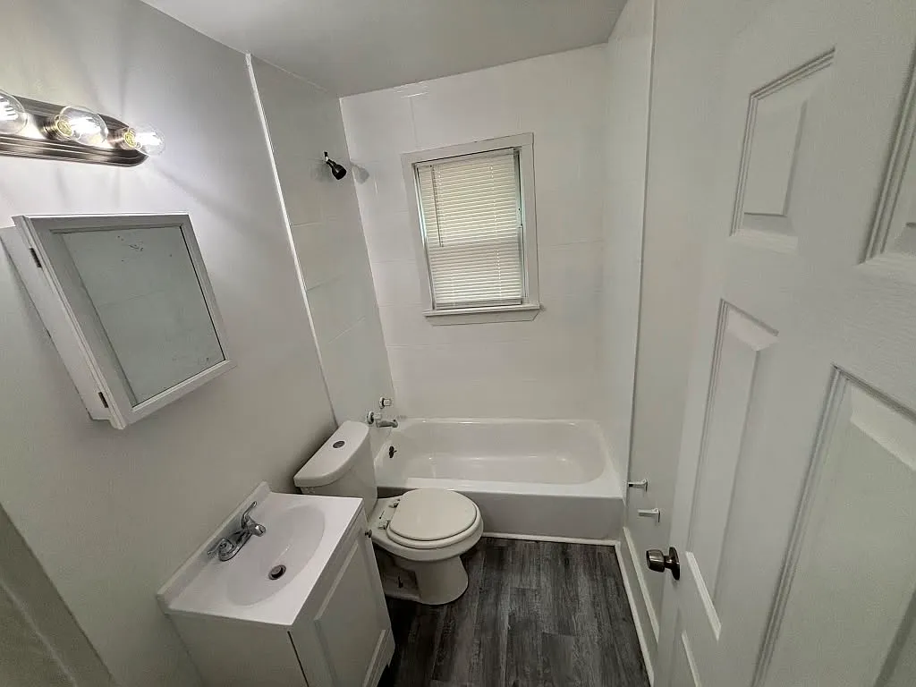 2 bed, $1,100 — Photo 3