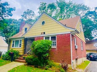 114 Camdike St, Valley Stream, NY 11580