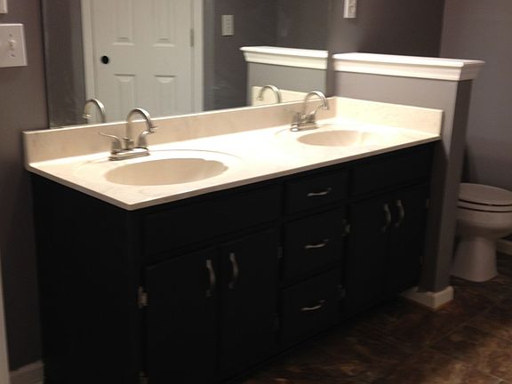 3rd image of 409 Applewood Ln