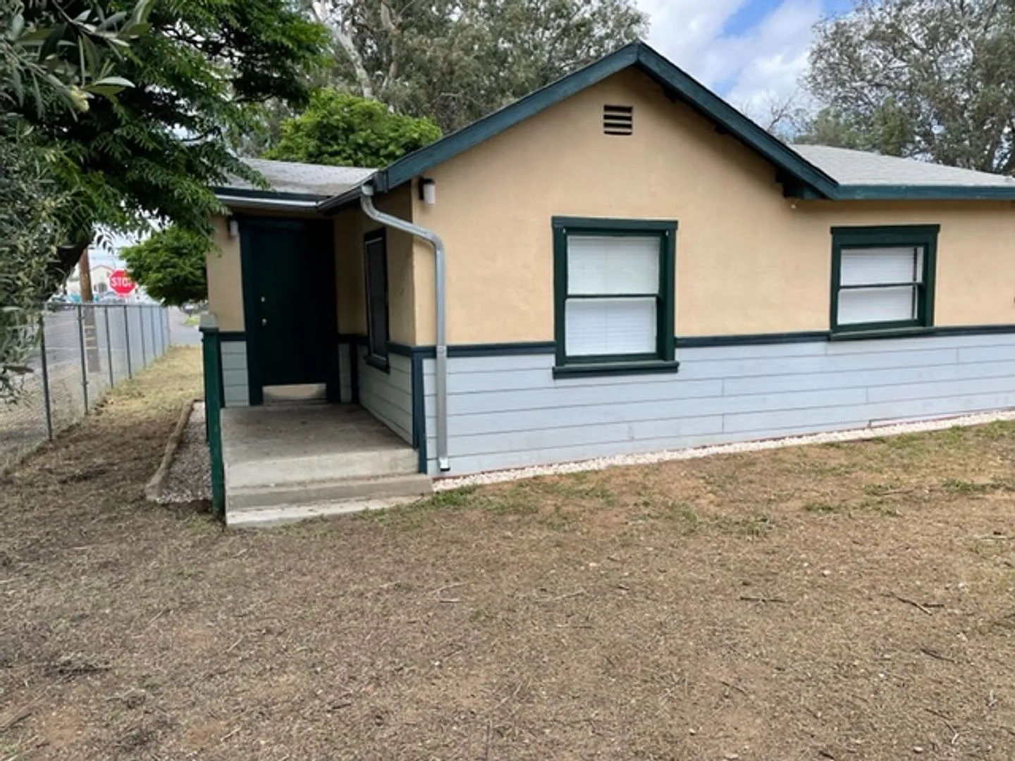 Cute 2br, 1ba home in Ramona. — Photo 1