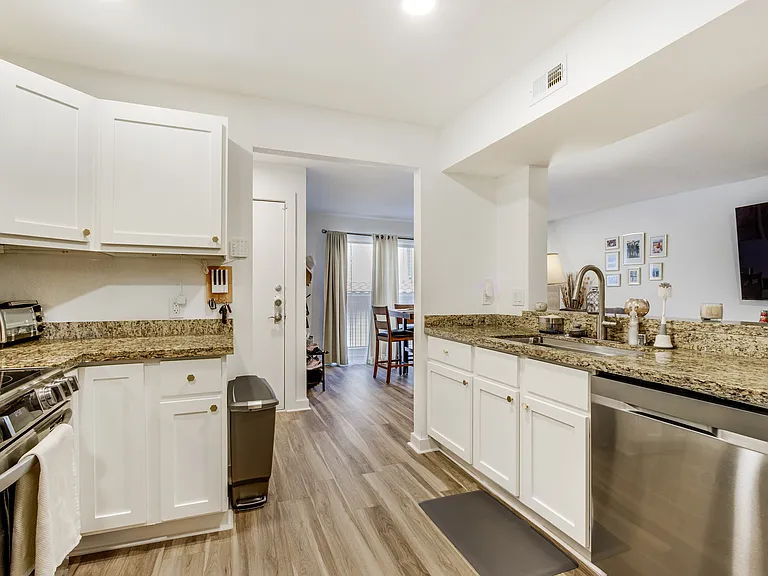 4777 Cedar Springs Rd #7P — Photo 11