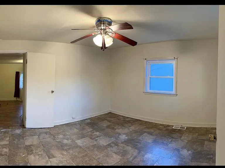 427 W Thomas St — Photo 2