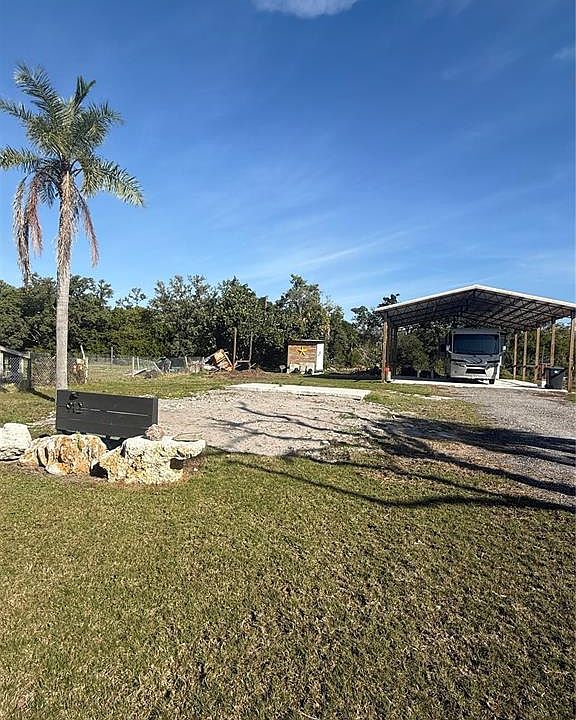 1st image of 912 Piney Point Rd #4