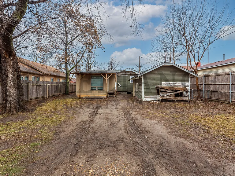 2719 W Douglas Ave — Photo 3
