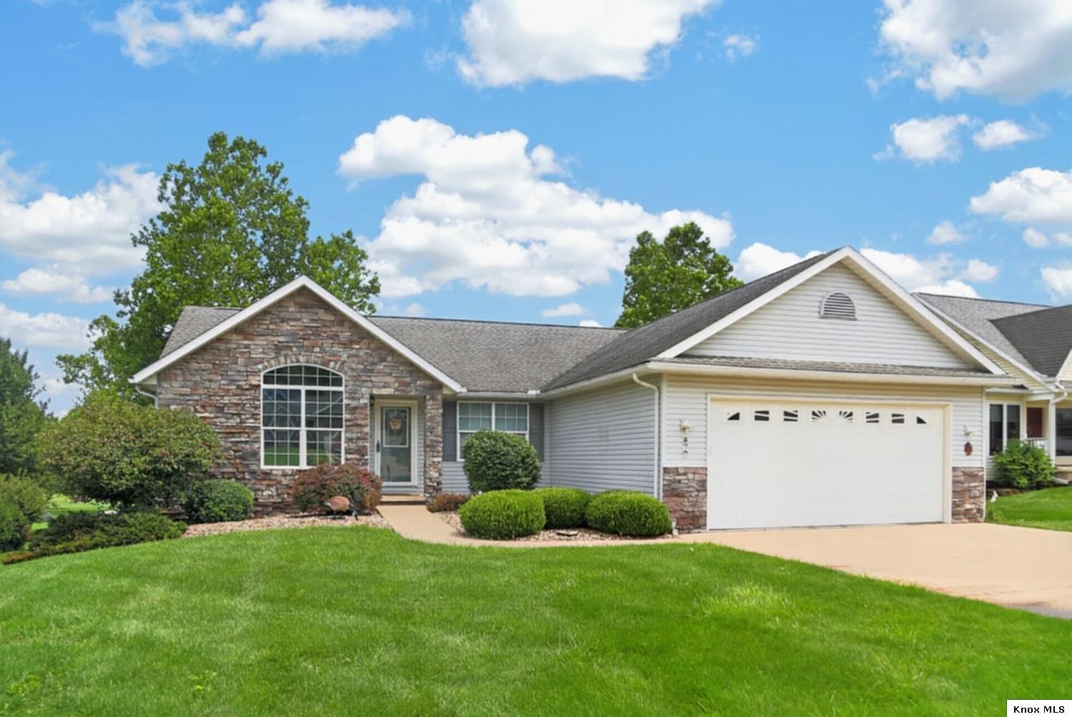 870 Fairway Dr — Apple Valley Golf Club