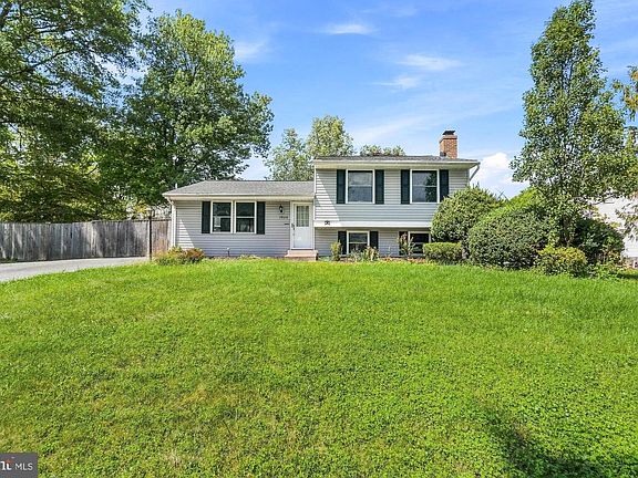 3rd image of 19110 Dowden Cir