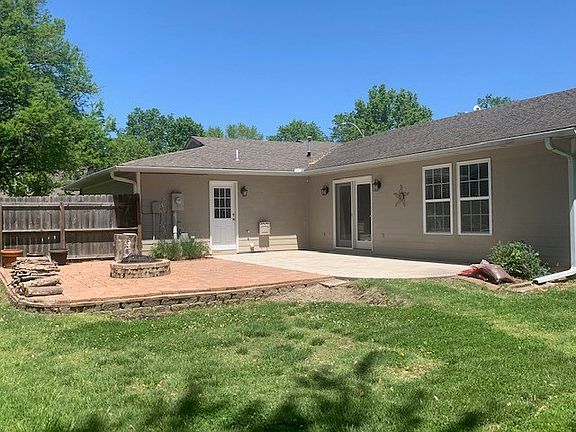 3rd image of 1708 Colonial Dr