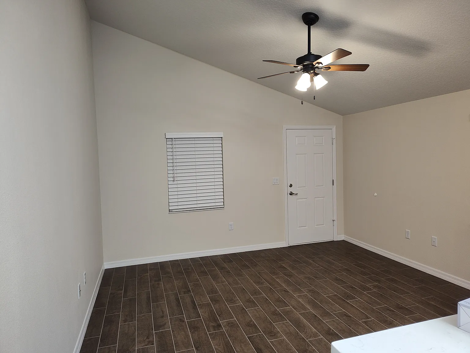 2 bed, 980 sqft, $1,200 — Photo 3