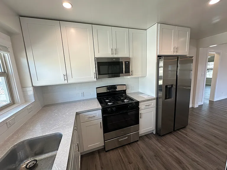 2212 Pine Ave #2212 — Photo 11