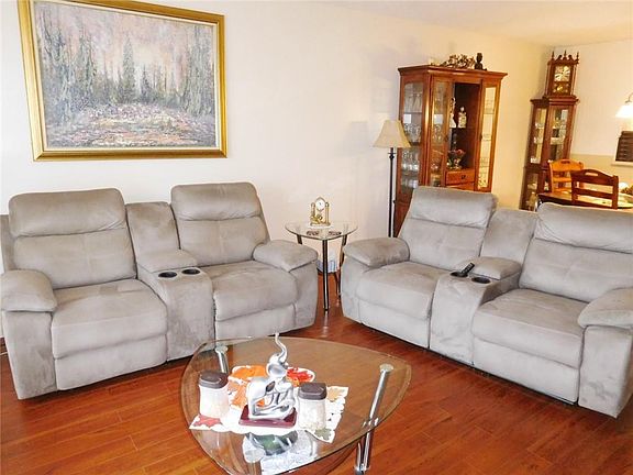 5th image of 2840 Somerset Dr APT 410M