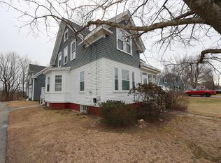 33 Railroad Ave, Rochester, NH 03839