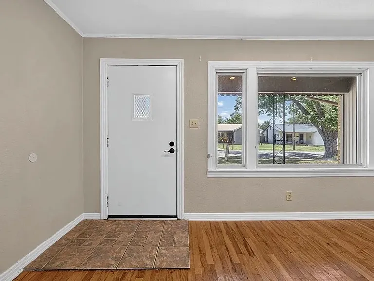 1030 N Isla St — Photo 7
