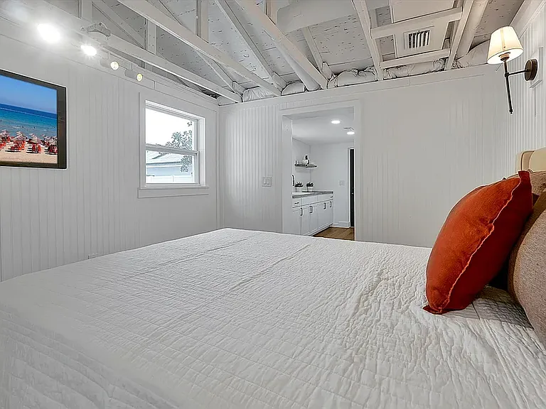 1711 White Ave #R — Photo 5