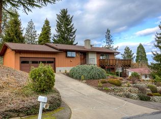 230 Coachman Dr, Jacksonville, OR 97530