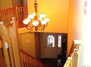 89 Manitou Trl, Kings Park, NY 11754
