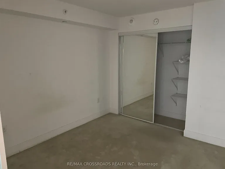 955 Bay St #521 — Photo 12