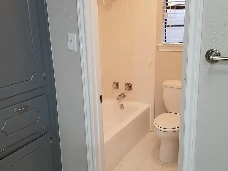 807 Saint Paul Ct — Photo 3