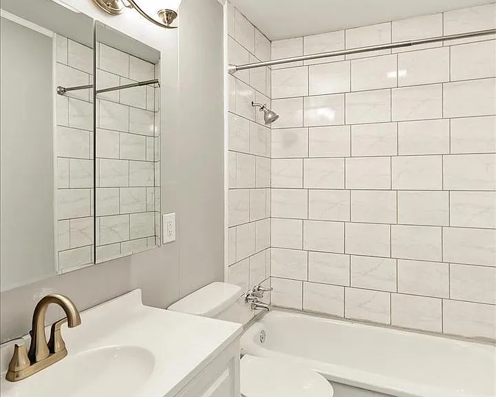 709 Franklin St — Photo 13