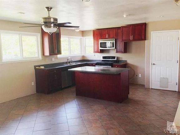 4th image of 391 Teasdale St
