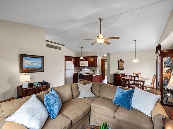 3rd image of 3615 Creekside Dr