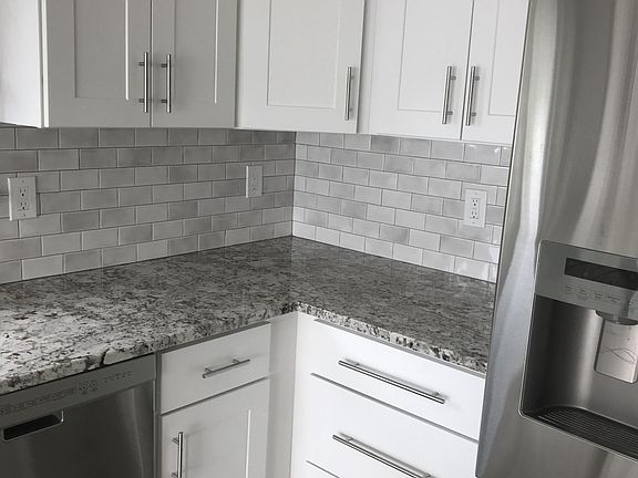5th image of 437 Tennyson Dr