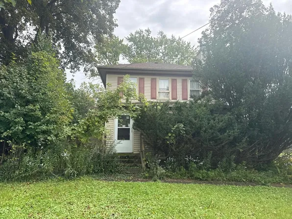 700 McHenry Ave, Woodstock, IL 60098