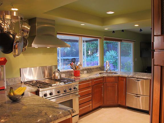 3rd image of 171 Donner Ave