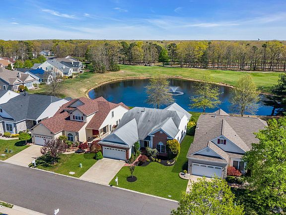 3rd image of 39 Baltusrol Drive