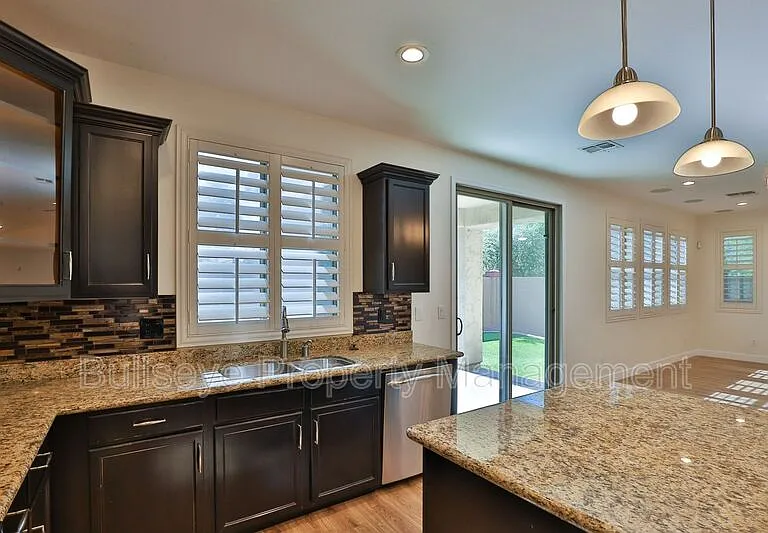 7321 N 89th Dr — Photo 12