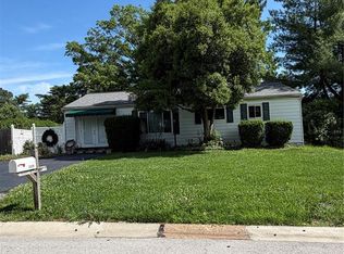 1009 Dauphine Ln, Ballwin, MO 63011