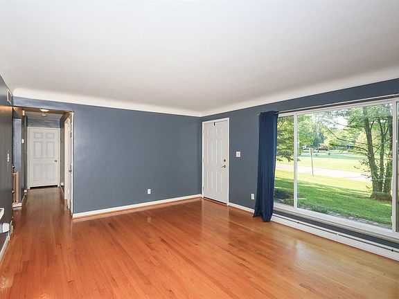 5th image of 9598 Creekside Dr