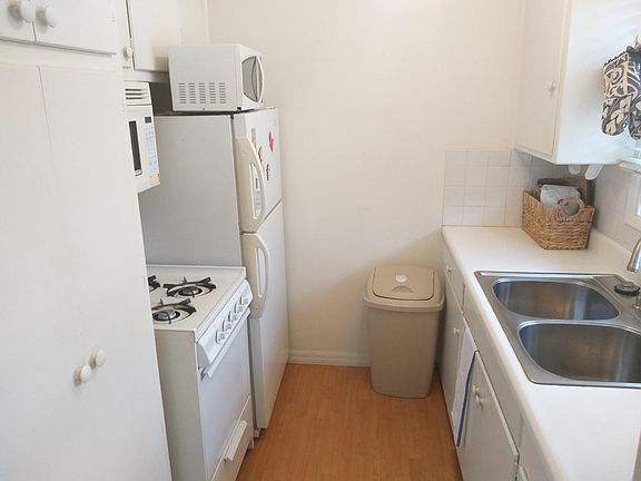 5th image of 223 W Bennett Ave